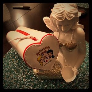 ✨⚡️RARE!!!!! MAC Archie’s Girl Heart Makeup Bag